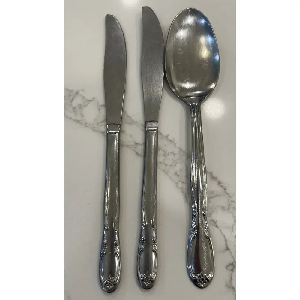 Superior International CHAPEL HILL Set Of 3 Stainless‎ 2 Dinner Knives 1 Spoon